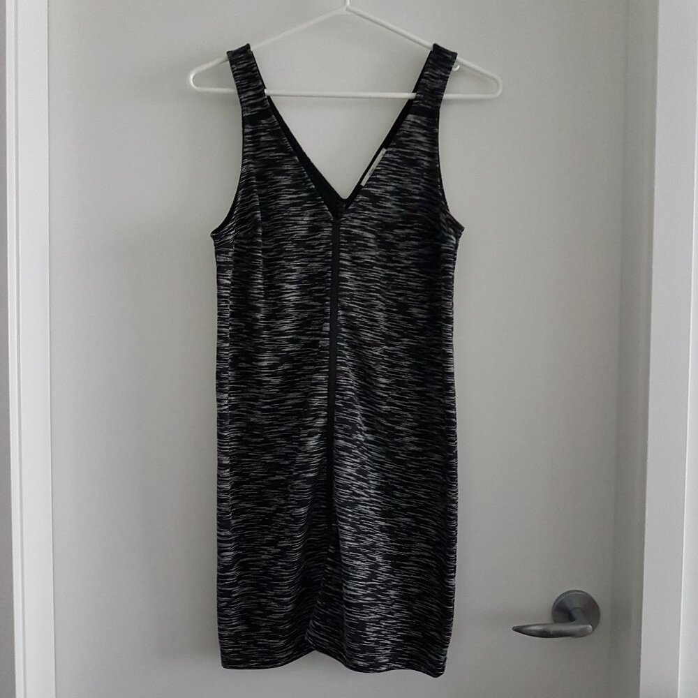 2/$20🛍Abercrombie & Fitch Space Dye Fitted Shift Dress V-Neck Sleeveless Size M